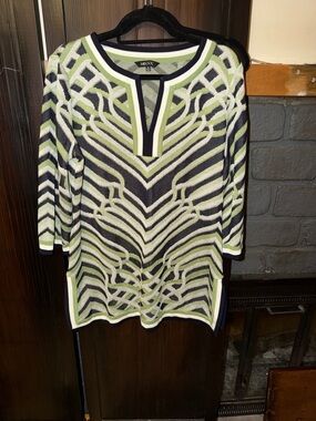 Misook Green, Navy & Cream Geometric Knit Top